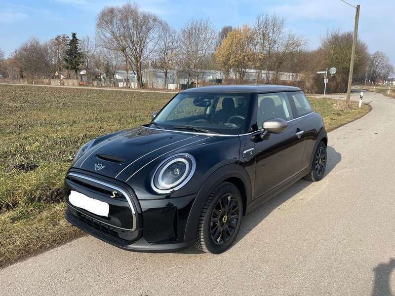 Schwarz Gebraucht 2023 Mini Cooper SE Essential Kleinwagen | 18.990 € (Superpreis) - Bild 1/4