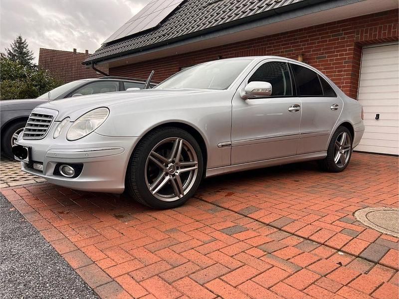 Silber Gebraucht 2008 Mercedes E220 Elegance Limousine | 6.500 € (Teuer) - Bild 1/4