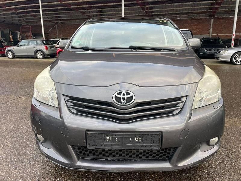 Gebraucht Toyota Verso Executive 150 PS (110 kW) 2010 Grau Van / Kleinbus