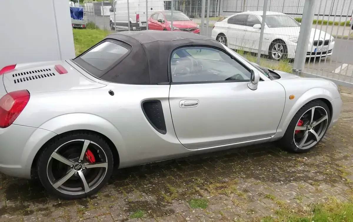 Gebraucht Toyota MR2 140 PS (102 kW) 2001 Silber Cabrio