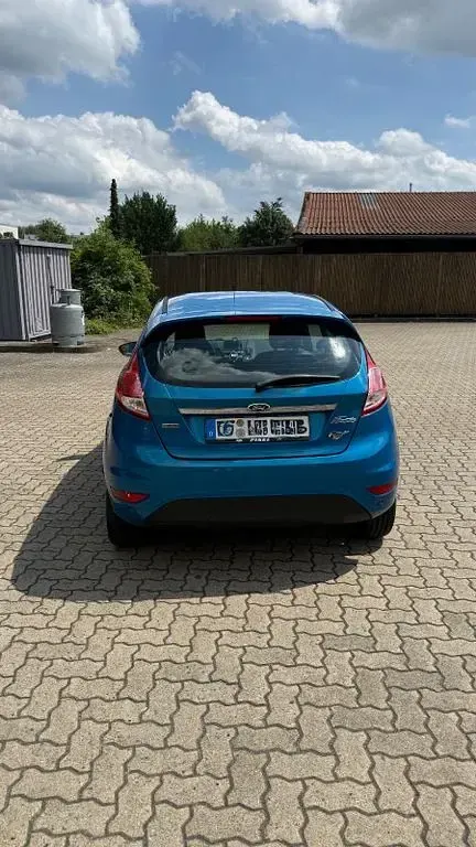 Gebraucht Ford Fiesta Titanium 101 PS (74 kW) 2013 Blau Limousine