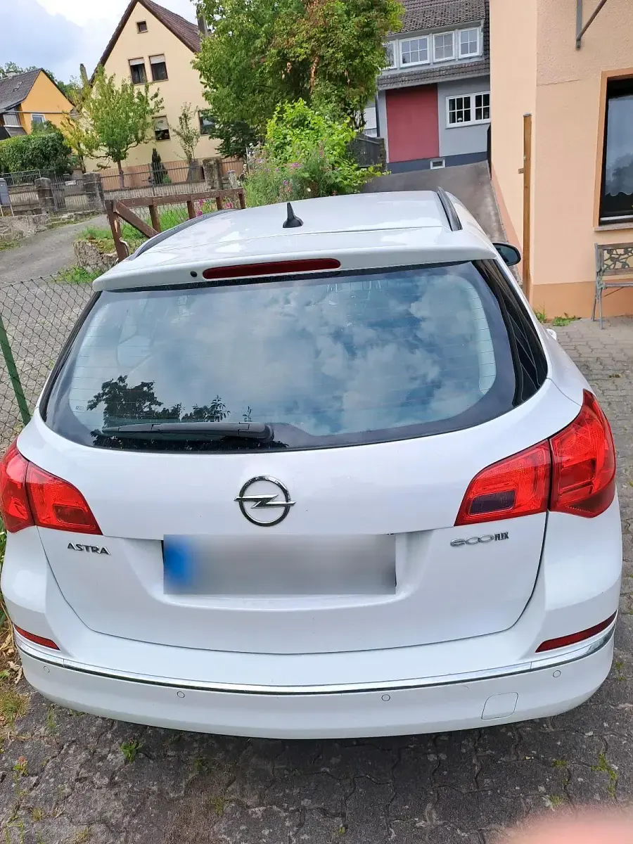 Gebraucht Opel Astra Selection 110 PS (80 kW) 2014 Weiß Kombi