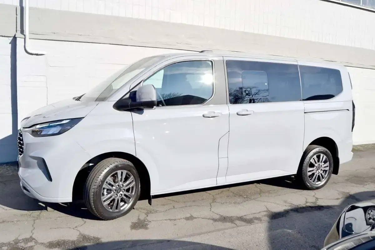 Neu Ford Tourneo Titanium 170 PS (125 kW) 2026 Grey matter Van / Kleinbus