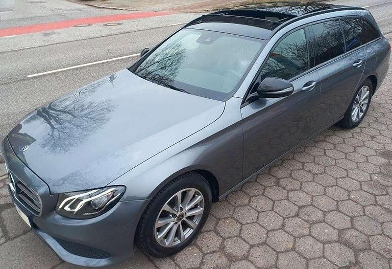 Gebraucht Mercedes E250 211 PS (155 kW) 2017 Selenitgrau Kombi