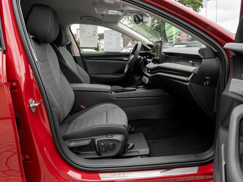 Neu Skoda Superb Selection 150 PS (110 kW) 2025 Rot Limousine