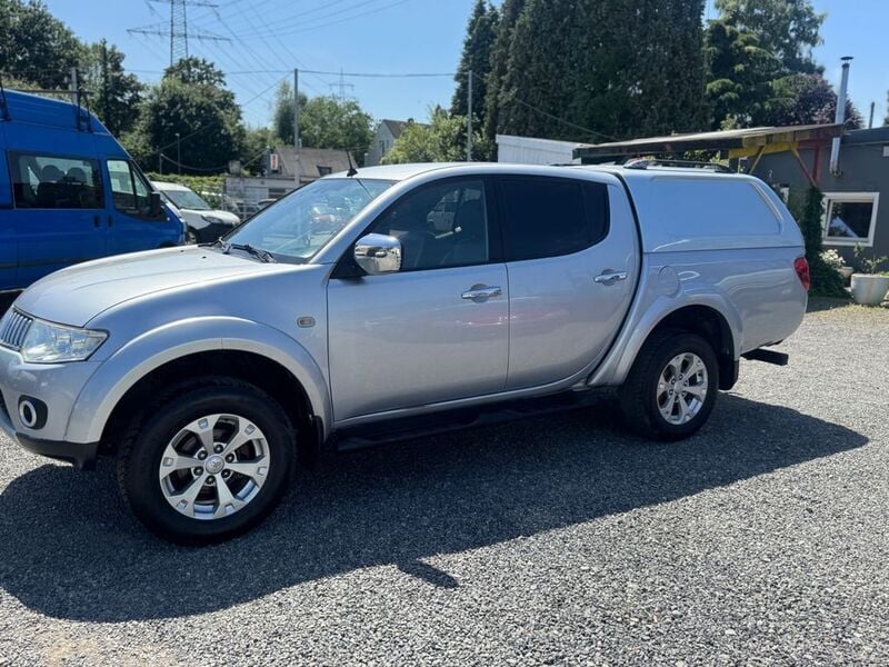 Gebraucht Mitsubishi L200 178 PS (130 kW) 2010 Silber Abholung