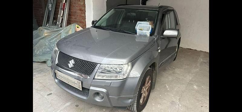 Grau Gebraucht 2008 Suzuki Grand Vitara Club SUV | 8.399 € (Teuer) - Bild 1/4