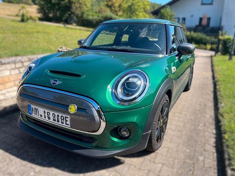 Grün Gebraucht 2020 Mini Cooper SE Kleinwagen | 18.700 € (Fairer Preis) - Bild 1/4
