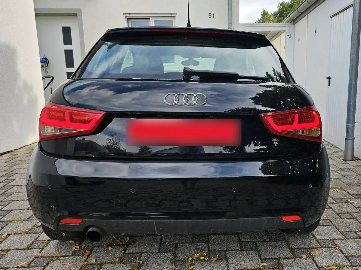 Gebraucht Audi A1 Attraction 86 PS (63 kW) 2011 Schwarz Kleinwagen
