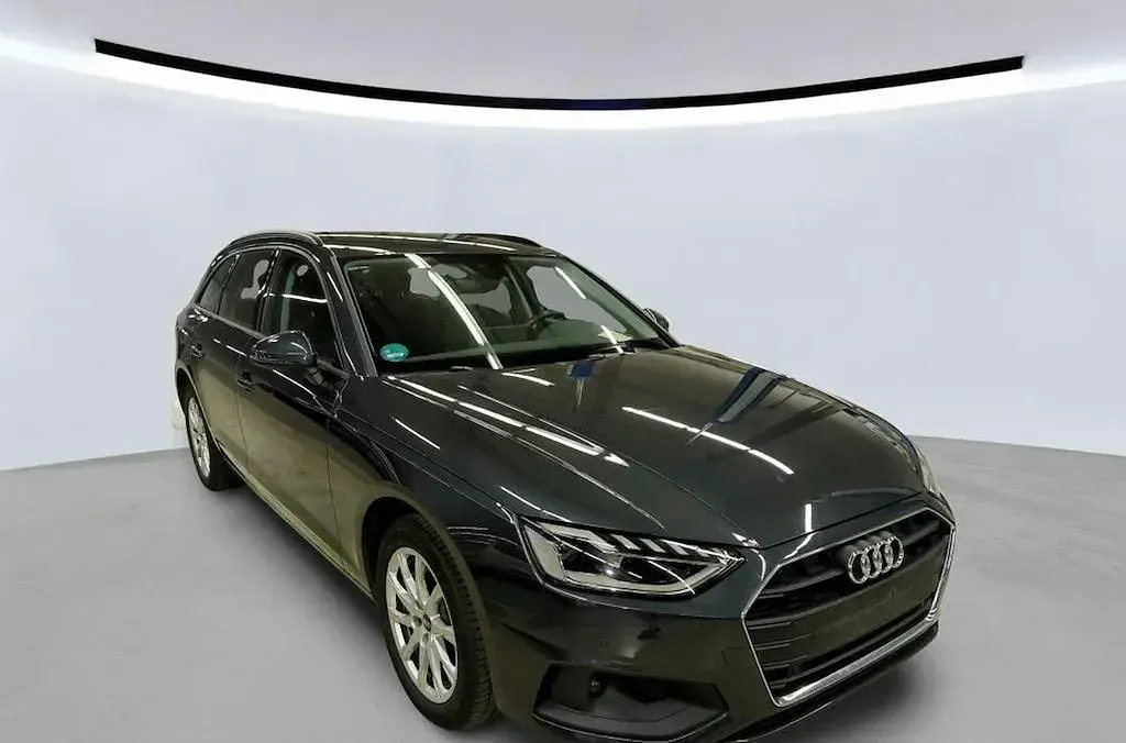 Gebraucht Audi A4 Sport 204 PS (150 kW) 2022 Grau Limousine