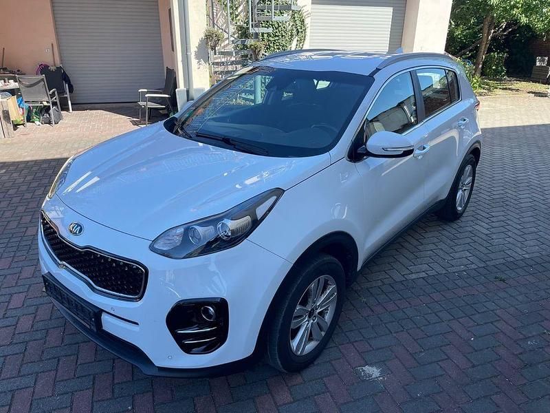Weiß Gebraucht 2017 Kia Sportage Vision SUV | 13.490 € (Fairer Preis) - Bild 1/4