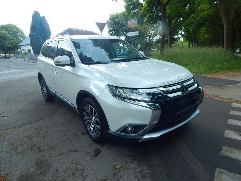 Weiß Gebraucht 2015 Mitsubishi Outlander Plus SUV | 13.000 € (Fairer Preis) - Bild 1/4