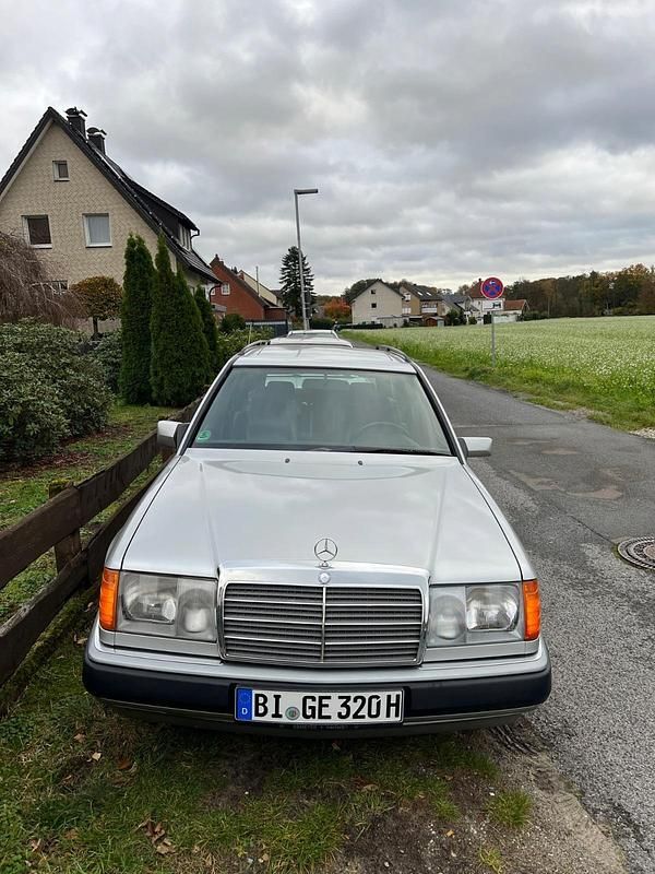 Gebraucht Mercedes E320 220 PS (161 kW) 1992 Silber Kombi