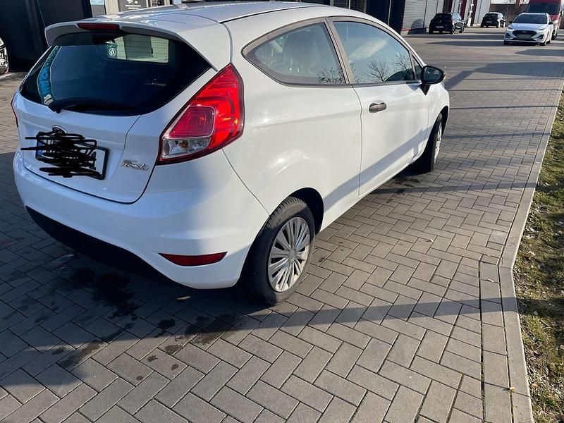 Gebraucht Ford Fiesta 60 PS (44 kW) 2015 Weiß Coupé