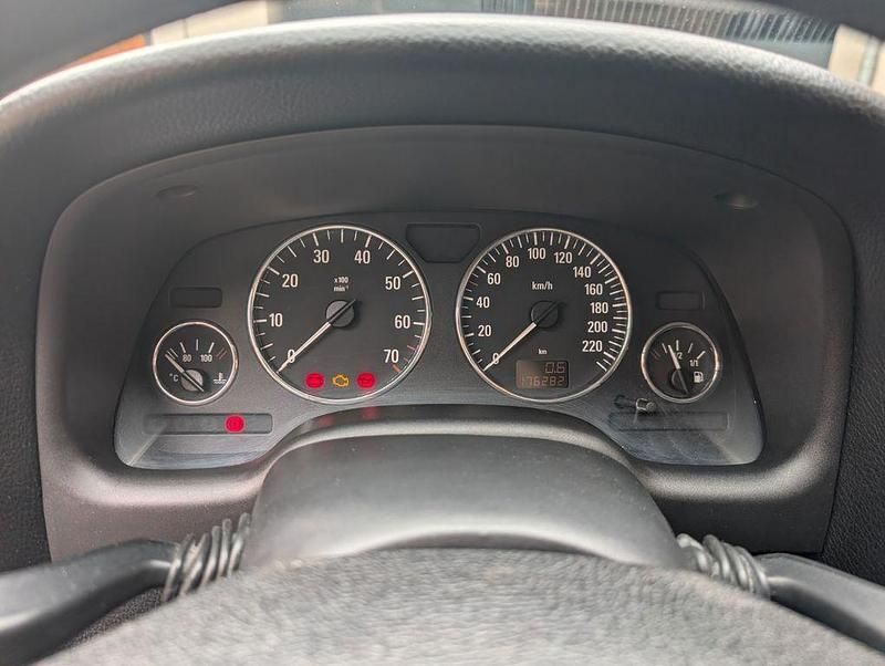 Gebraucht Opel Astra 84 PS (61 kW) 2002 Andere farben Limousine