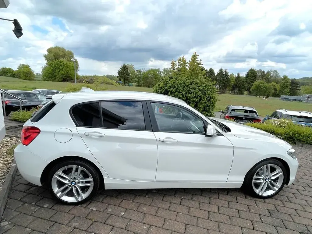 Gebraucht BMW 120 Advantage 190 PS (139 kW) 2018 Alpinweiss uni Kleinwagen