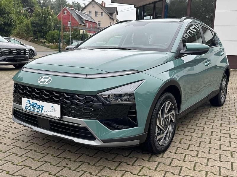 Mangrove green Neu 2025 Hyundai Bayon Trend SUV | 25.595 € (Fairer Preis) - Bild 1/4