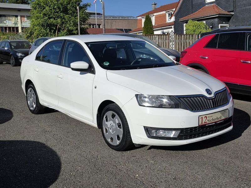 Weiß Gebraucht 2013 Skoda Rapid Ambition Limousine | 3.890 € (Guter Preis) - Bild 1/4