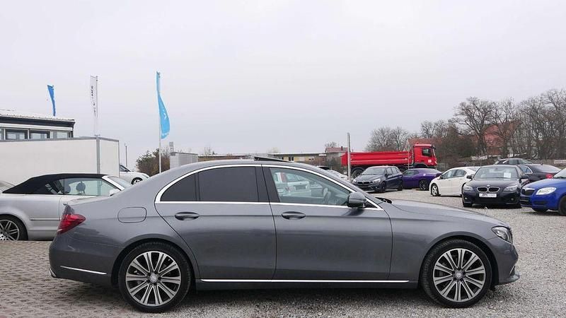 Gebraucht Mercedes E200 184 PS (135 kW) 2018 Selenitgrau  Limousine