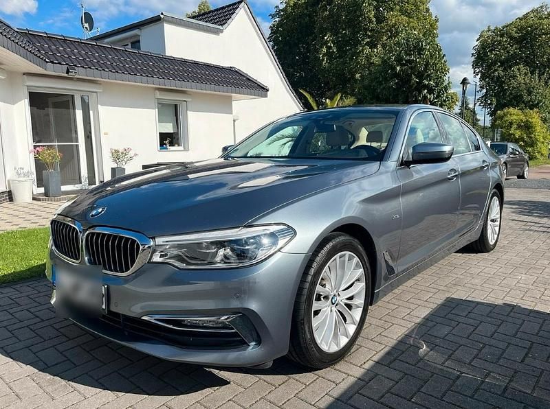 Silber Gebraucht 2017 BMW 520 Luxury Line Limousine | 18.450 € (Guter Preis) - Bild 1/4