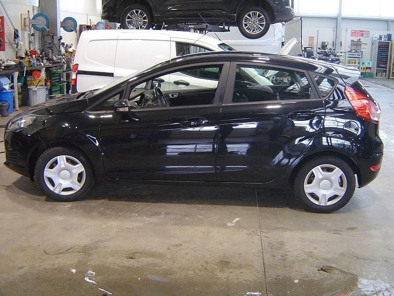 Gebraucht Ford Fiesta Trend 82 PS (60 kW) 2014 Schwarz Limousine