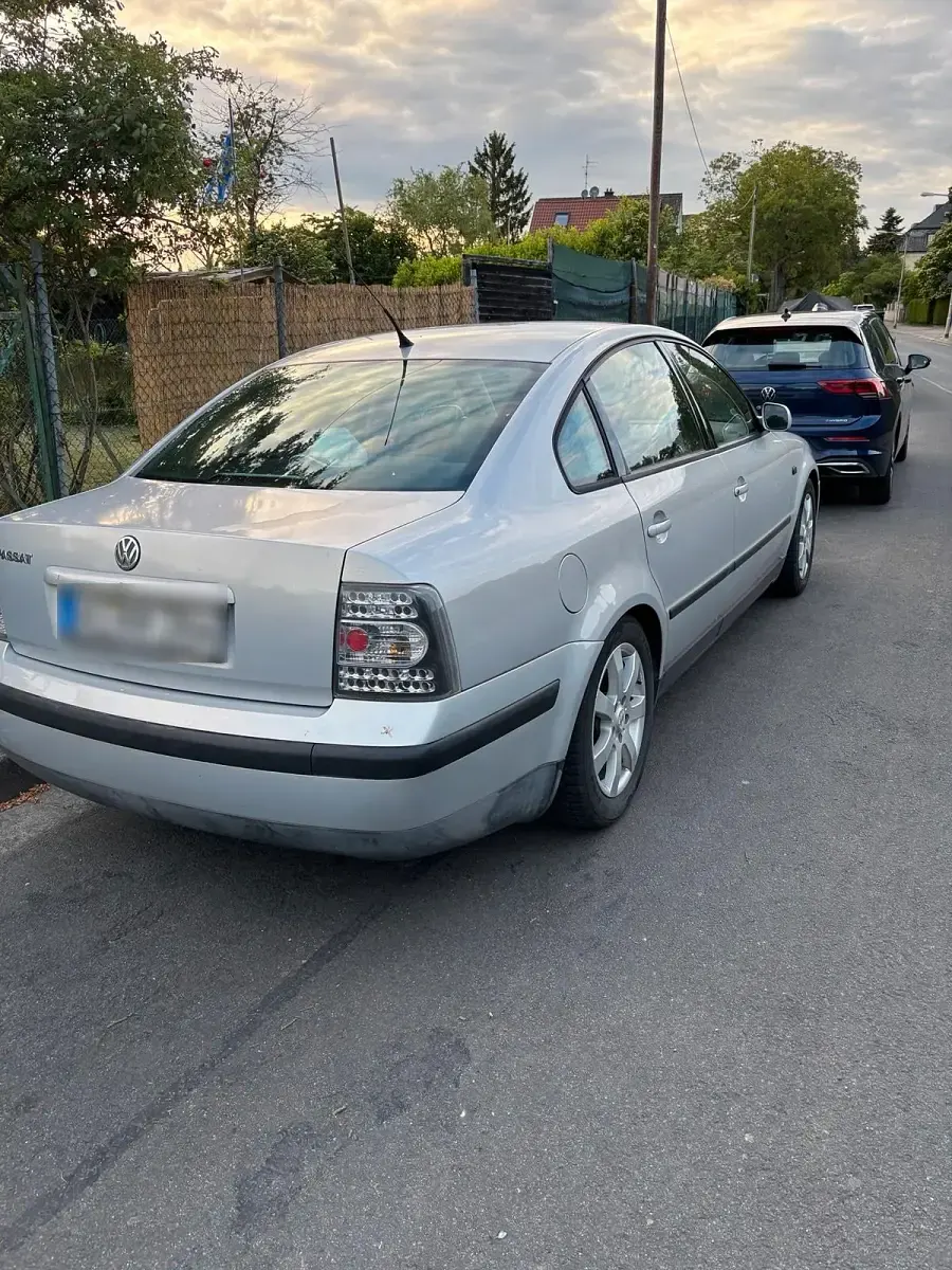 Gebraucht VW Passat Basis 101 PS (74 kW) 1998 Silber Limousine