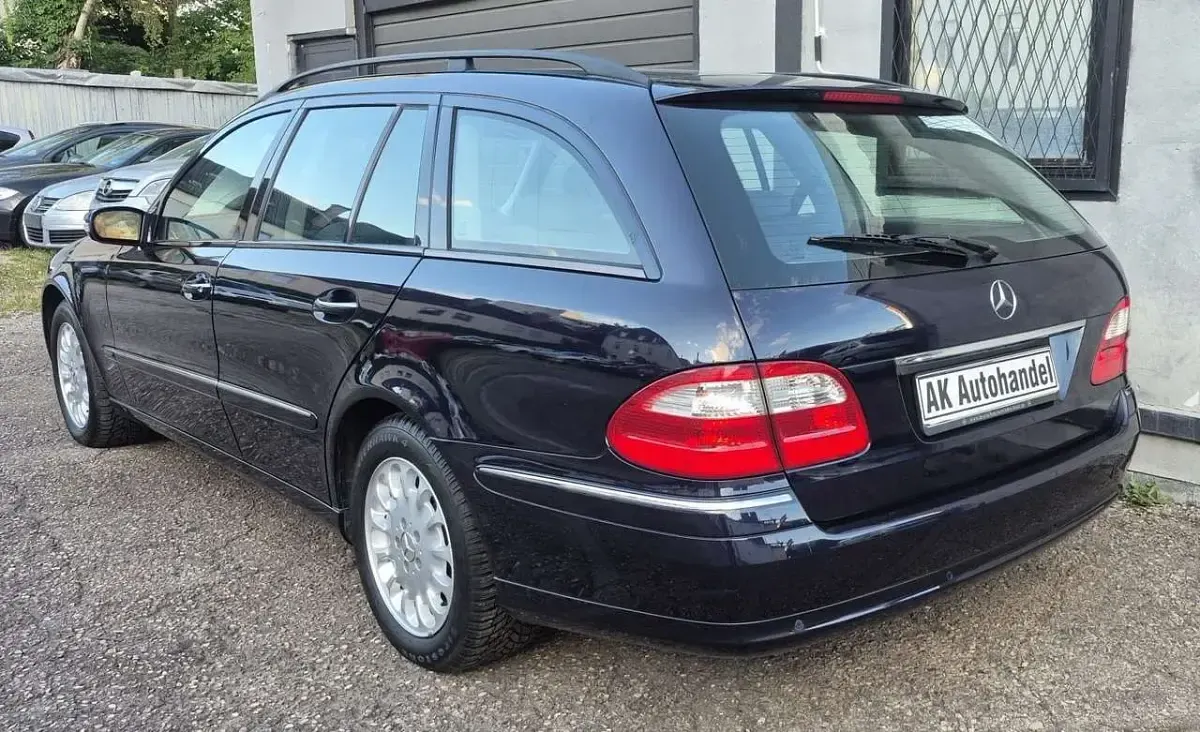 Gebraucht Mercedes E200 163 PS (119 kW) 2005 Tansanitblau  metalliclack Kombi