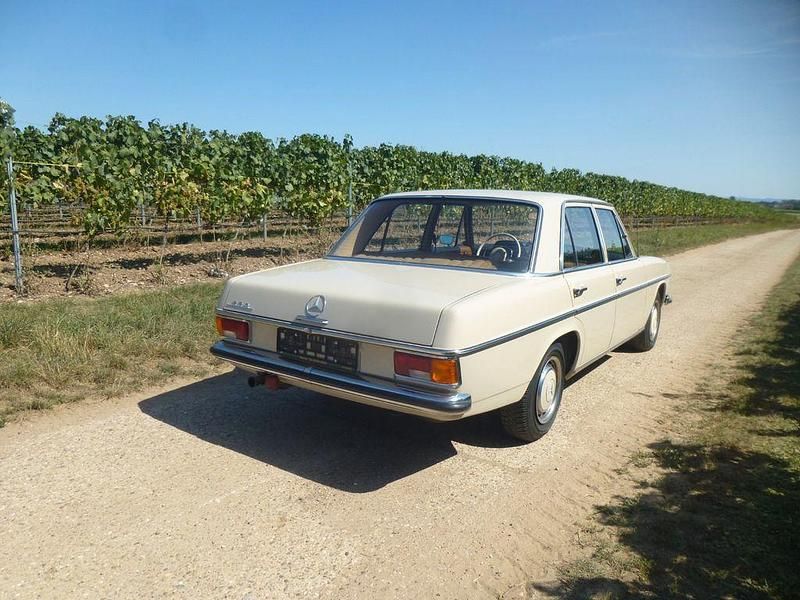 Gebraucht Mercedes 220 143 PS (105 kW) 1970 Beige Limousine