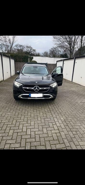 Schwarz Gebraucht 2023 Mercedes GLC200 SUV | 40.900 € (Superpreis) - Bild 1/4