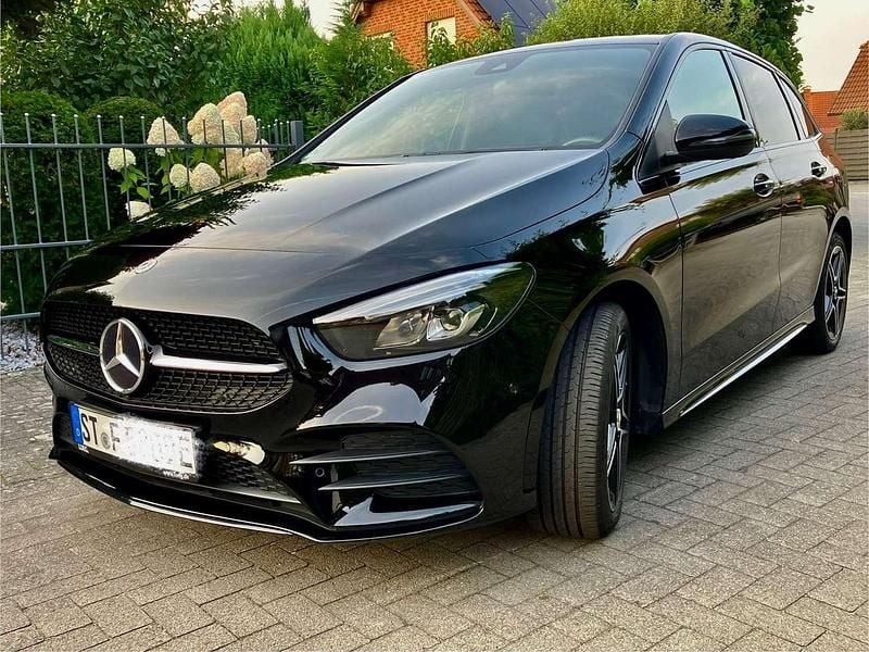 Schwarz Gebraucht 2021 Mercedes B250e AMG line Van / Kleinbus | 26.900 € (Fairer Preis) - Bild 1/4