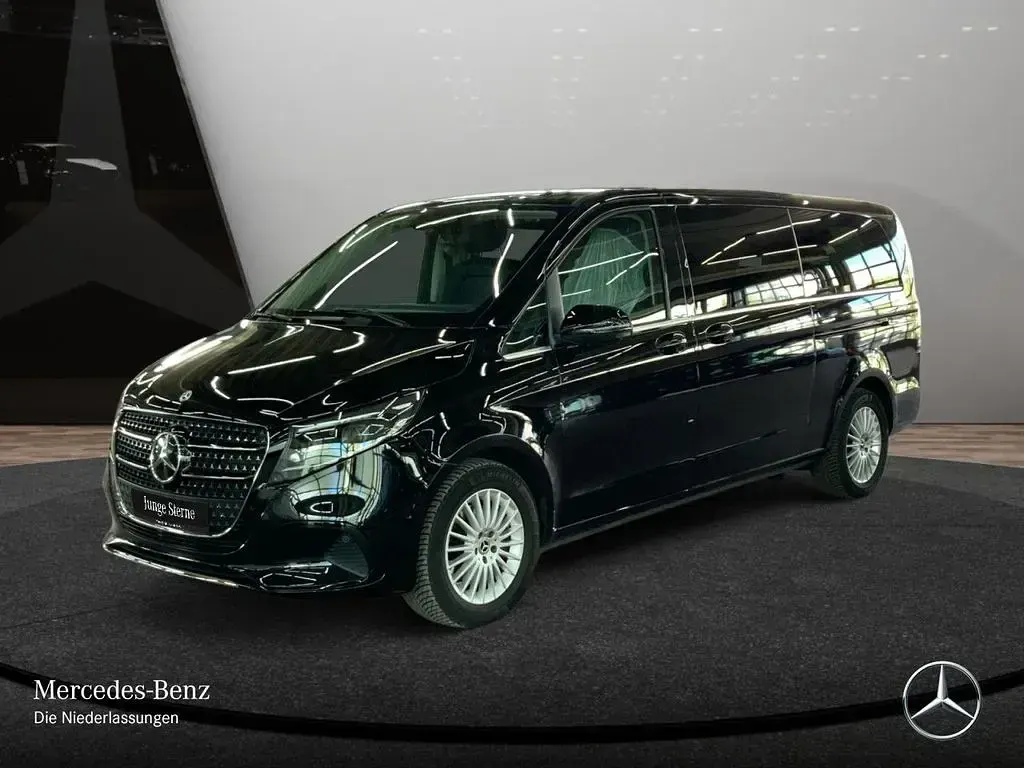 Gebraucht Mercedes V300 Avantgarde 237 PS (174 kW) 2025 Schwarz Van / Kleinbus