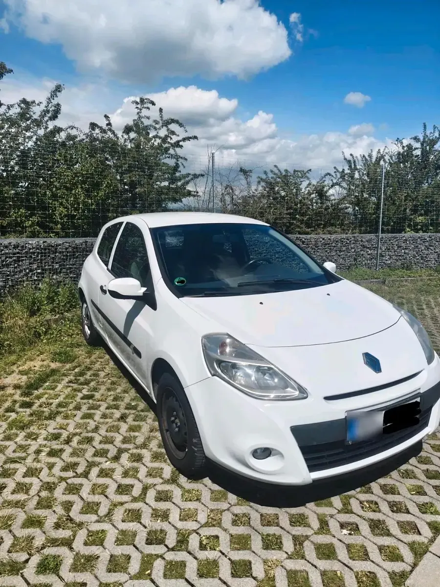 Gebraucht Renault Clio III 68 PS (50 kW) 2009 Weiß Kleinwagen