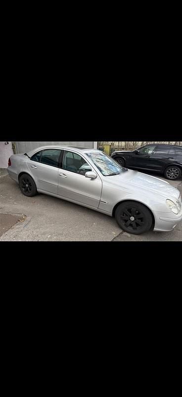 Second-hand Mercedes E320 224 CP (164 kW) 2003 Argintiu Berlinǎ