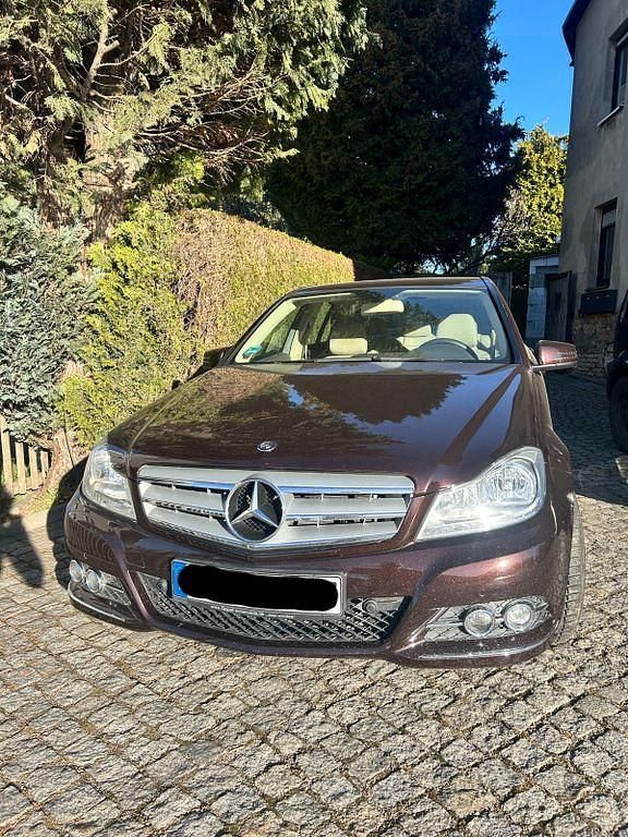 Braun Gebraucht 2011 Mercedes C180 Elegance Limousine | 12.200 € (Fairer Preis) - Bild 1/4