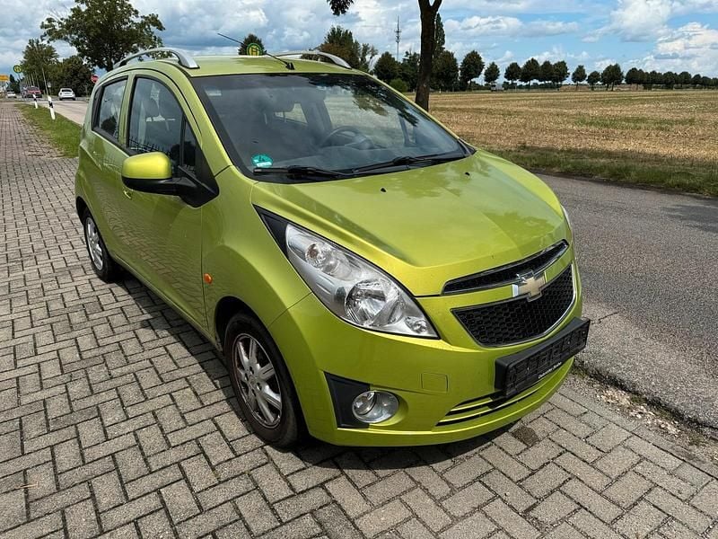 Grün Gebraucht 2011 Chevrolet Spark Kleinwagen | 3.333 € (Fairer Preis) - Bild 1/4