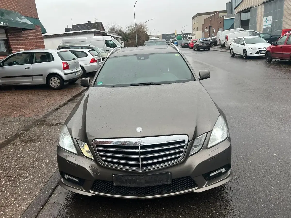 Gebraucht Mercedes E350 AMG line 231 PS (169 kW) 2010 Gold Kombi