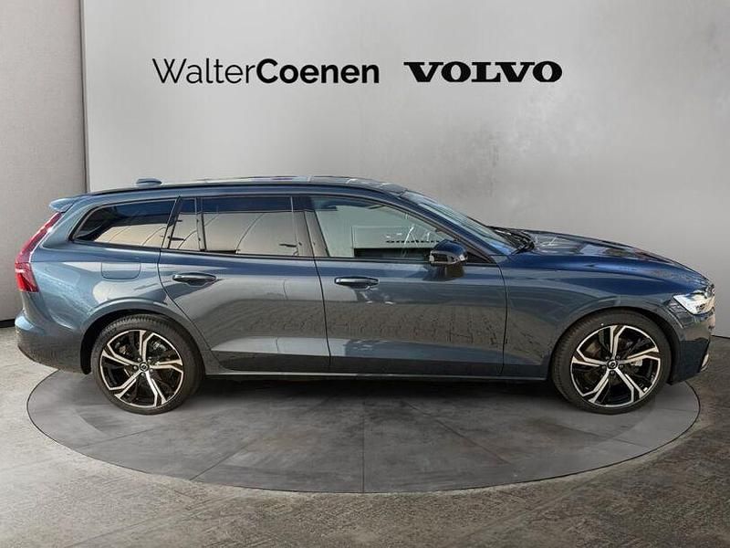 Gebraucht Volvo V60 Plus 197 PS (144 kW) 2025 Blau Kombi