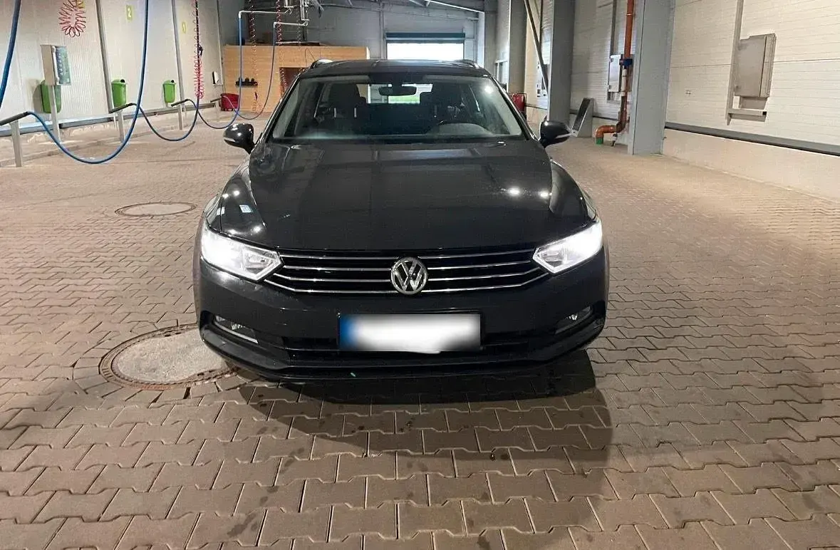 Gebraucht VW Passat 150 PS (110 kW) 2019 Grau Kombi