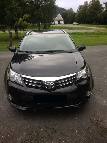 Gebraucht Toyota Avensis Multidrive S 147 PS (108 kW) 2012 Schwarz metallic Kombi