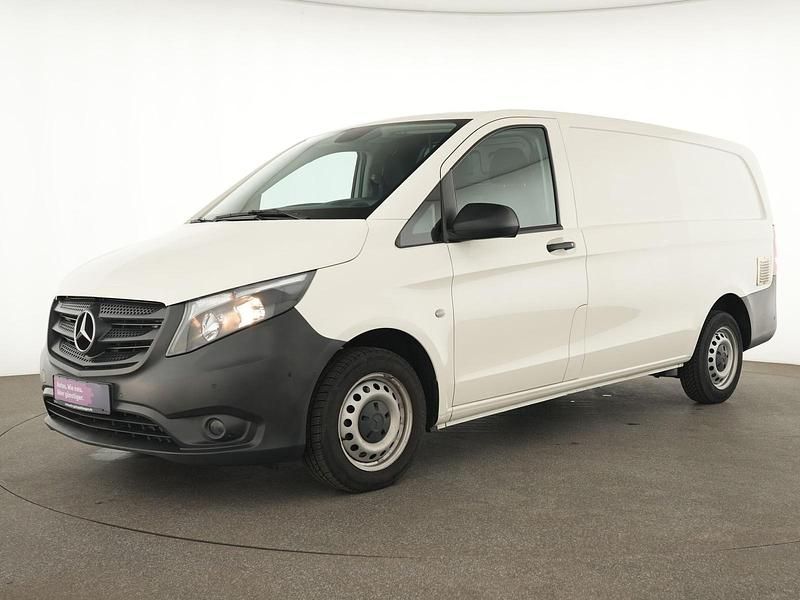 Weiß Gebraucht 2021 Mercedes Vito Van / Kleinbus | 21.695 € (Fairer Preis) - Bild 1/4