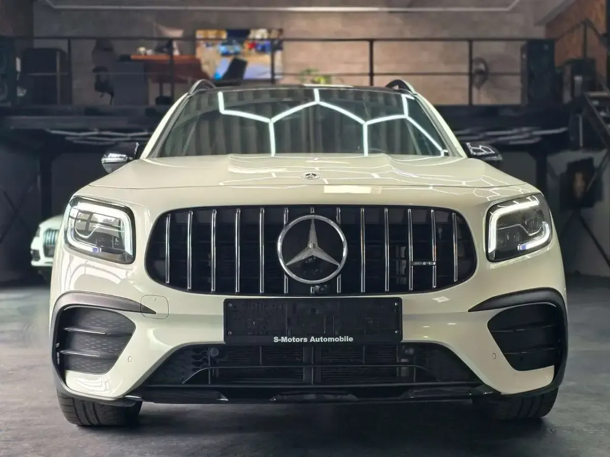 Gebraucht Mercedes GLB35 AMG 306 PS (225 kW) 2023 Weiß SUV