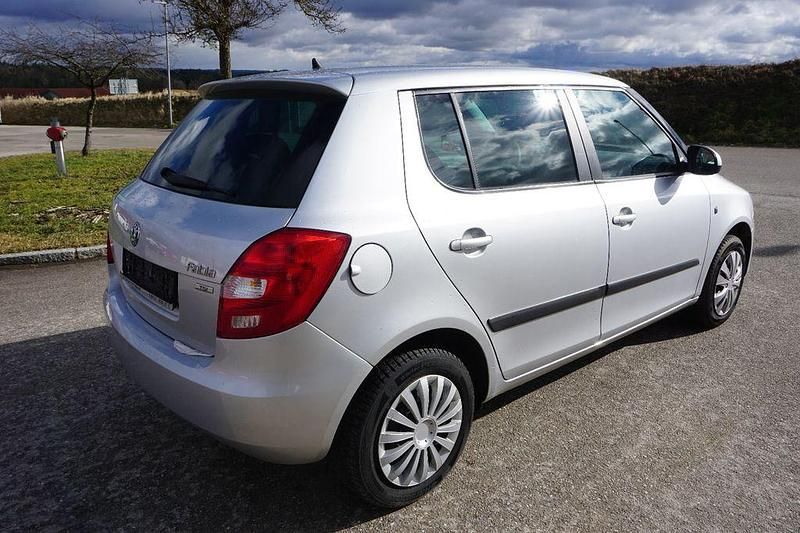Gebraucht Skoda Fabia Ambition 86 PS (63 kW) 2012 Silber Limousine