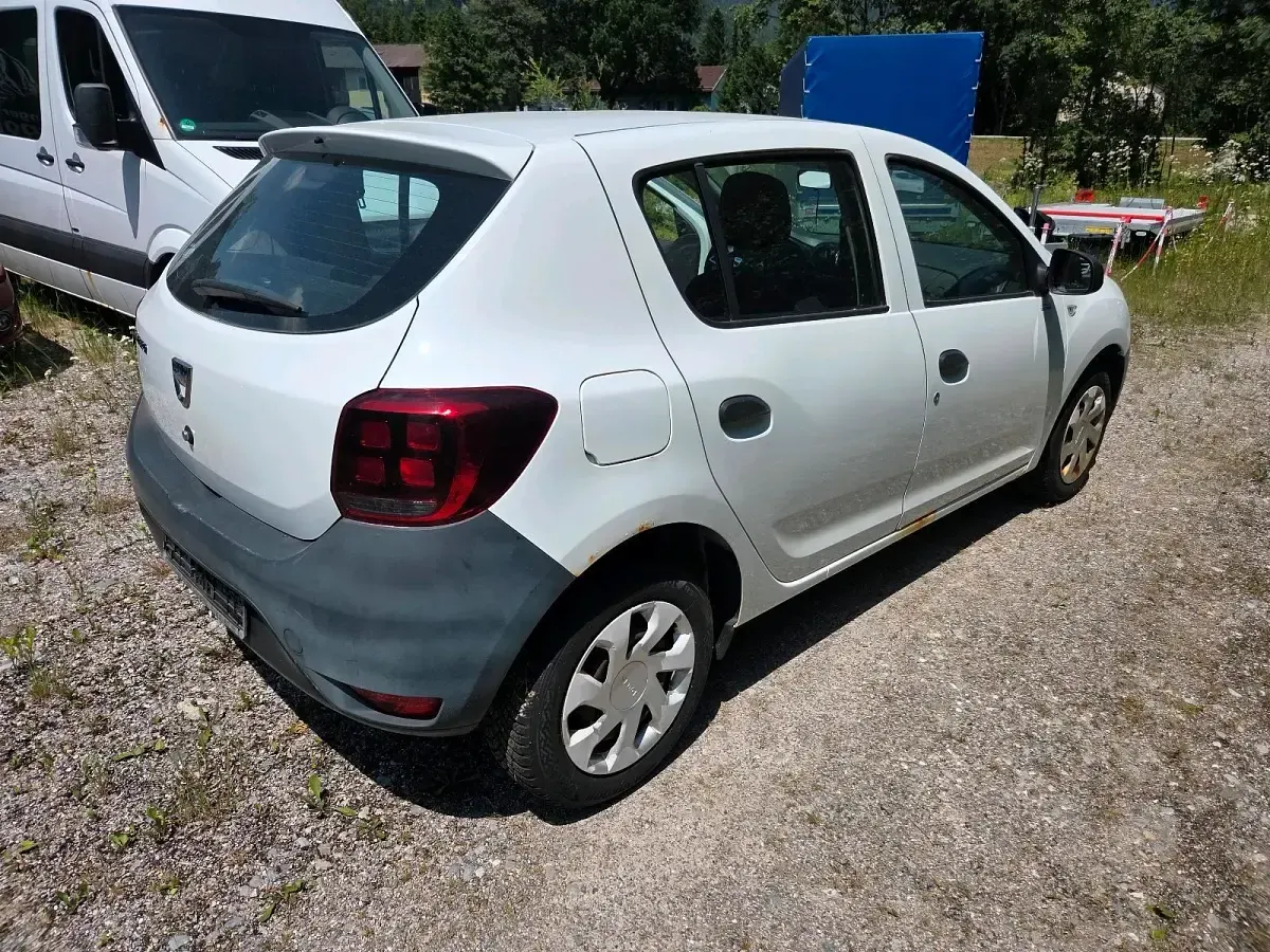 Gebraucht Dacia Sandero 73 PS (53 kW) 2019 Weiß Limousine