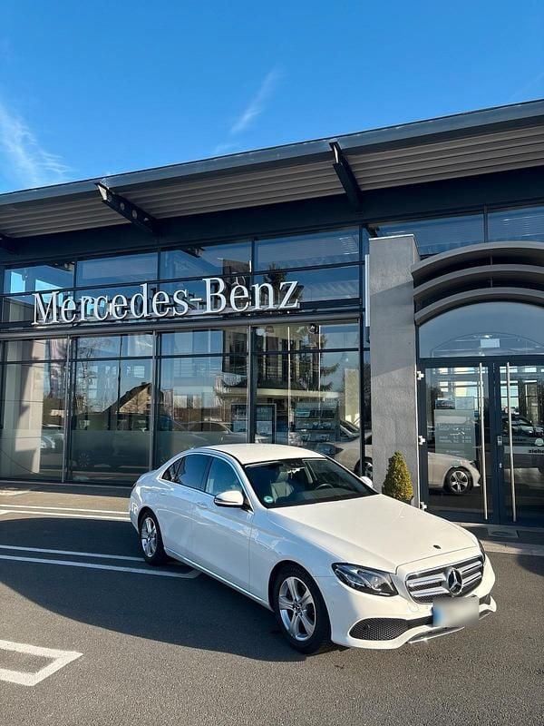 Gebraucht Mercedes E220 194 PS (142 kW) 2017 Weiß Limousine