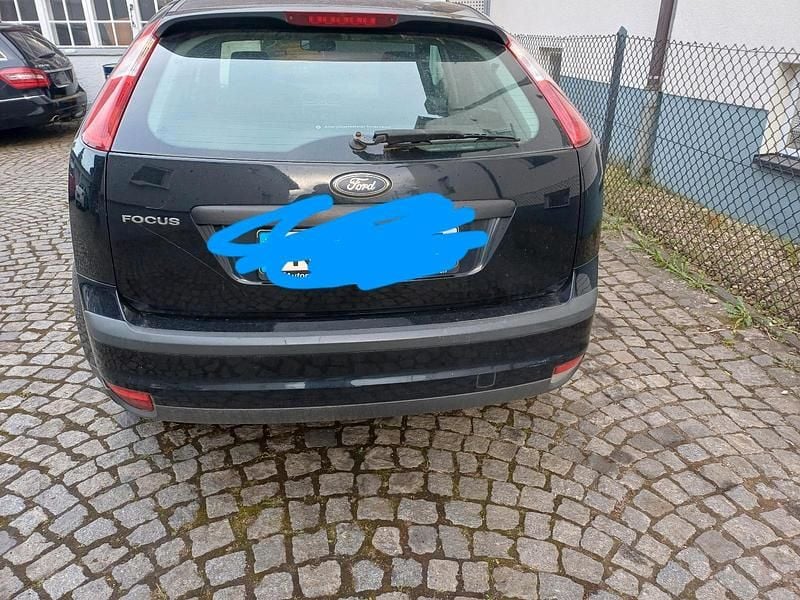 Używany Ford Focus 101 KM (74 kW) 2005 Czarny Sedan/Limuzyna