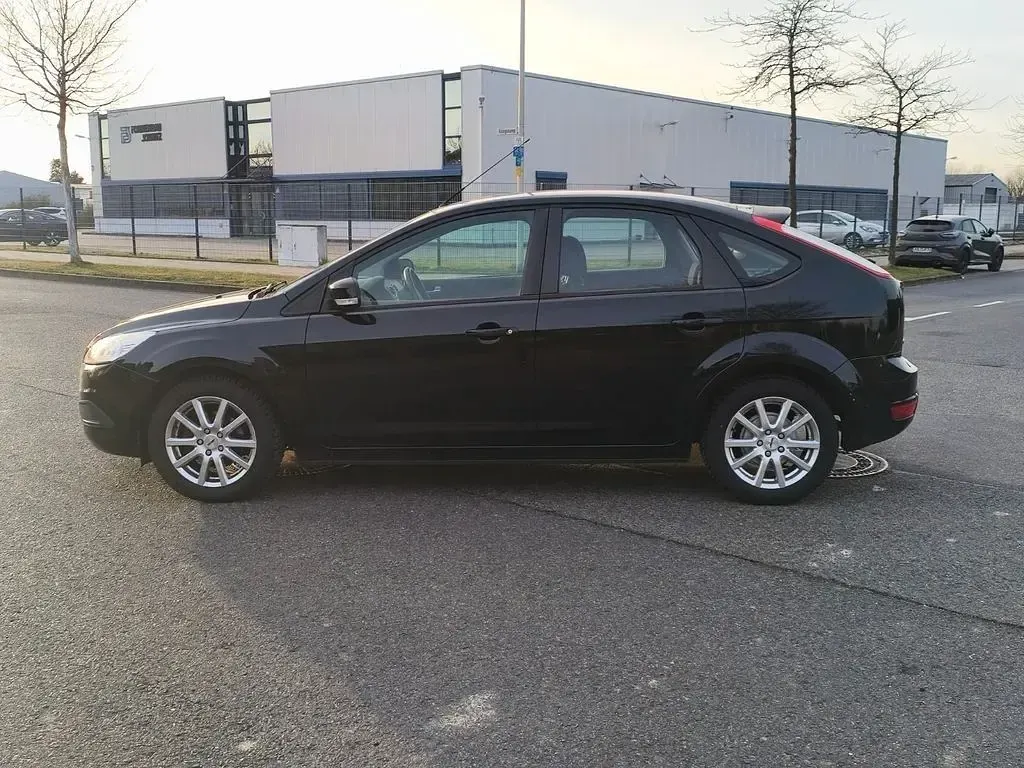 Brugt Ford Focus Style 101 HK (74 kW) 2010 Sort Sedan