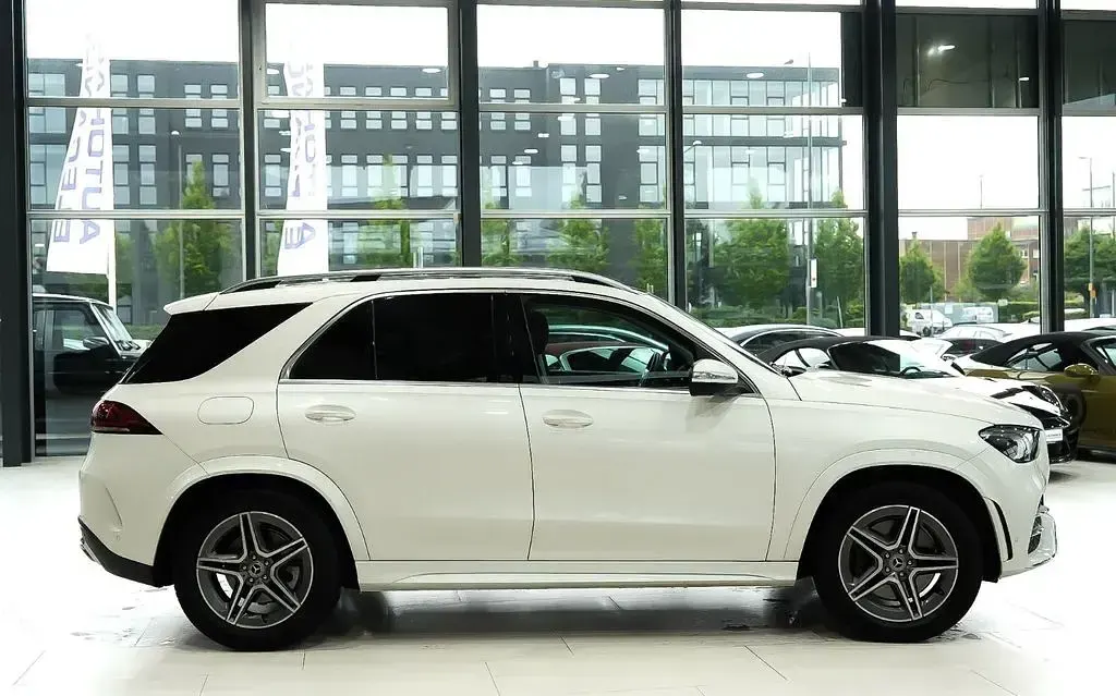 Gebraucht Mercedes GLE450 AMG line 367 PS (269 kW) 2021 Diamantweiss  metalliclack SUV