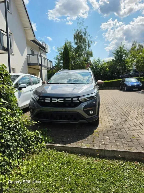 Gebraucht Dacia Jogger Extreme 141 PS (103 kW) 2025 Grau Van / Kleinbus