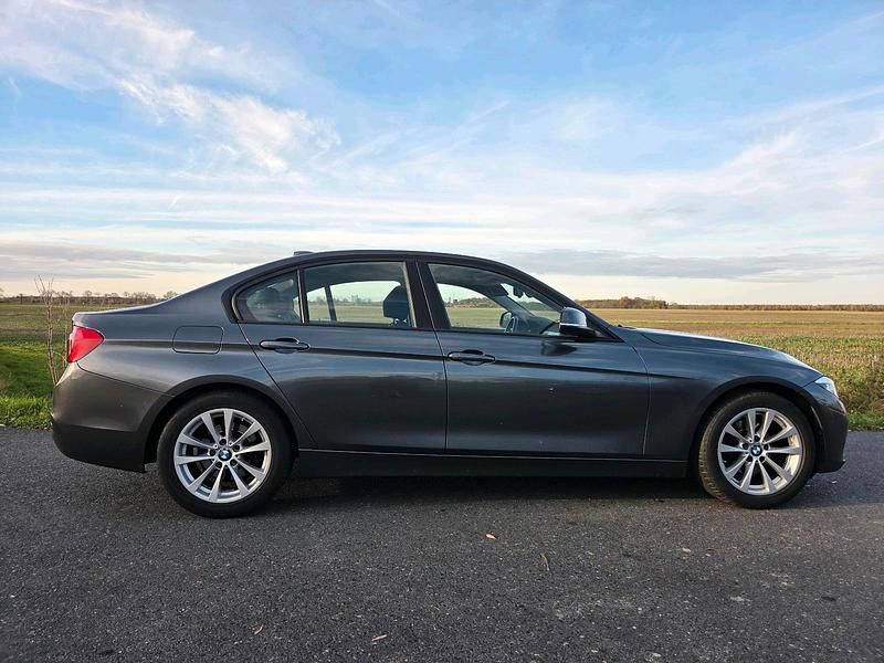 Gebraucht BMW 318 150 PS (110 kW) 2016 Grau Limousine