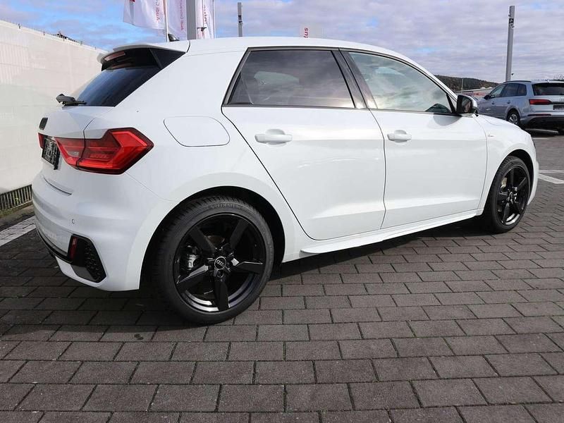 Gebraucht Audi A1 S-Line 116 PS (85 kW) 2026 Gletscherweiß metallic SUV